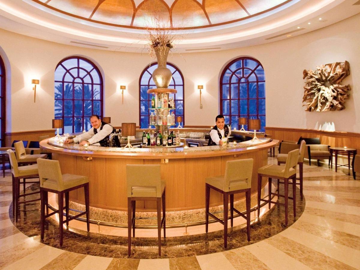 Moevenpick Resort & Marine Spa (סוס (עיר מראה חיצוני תמונה The bar at the lobby