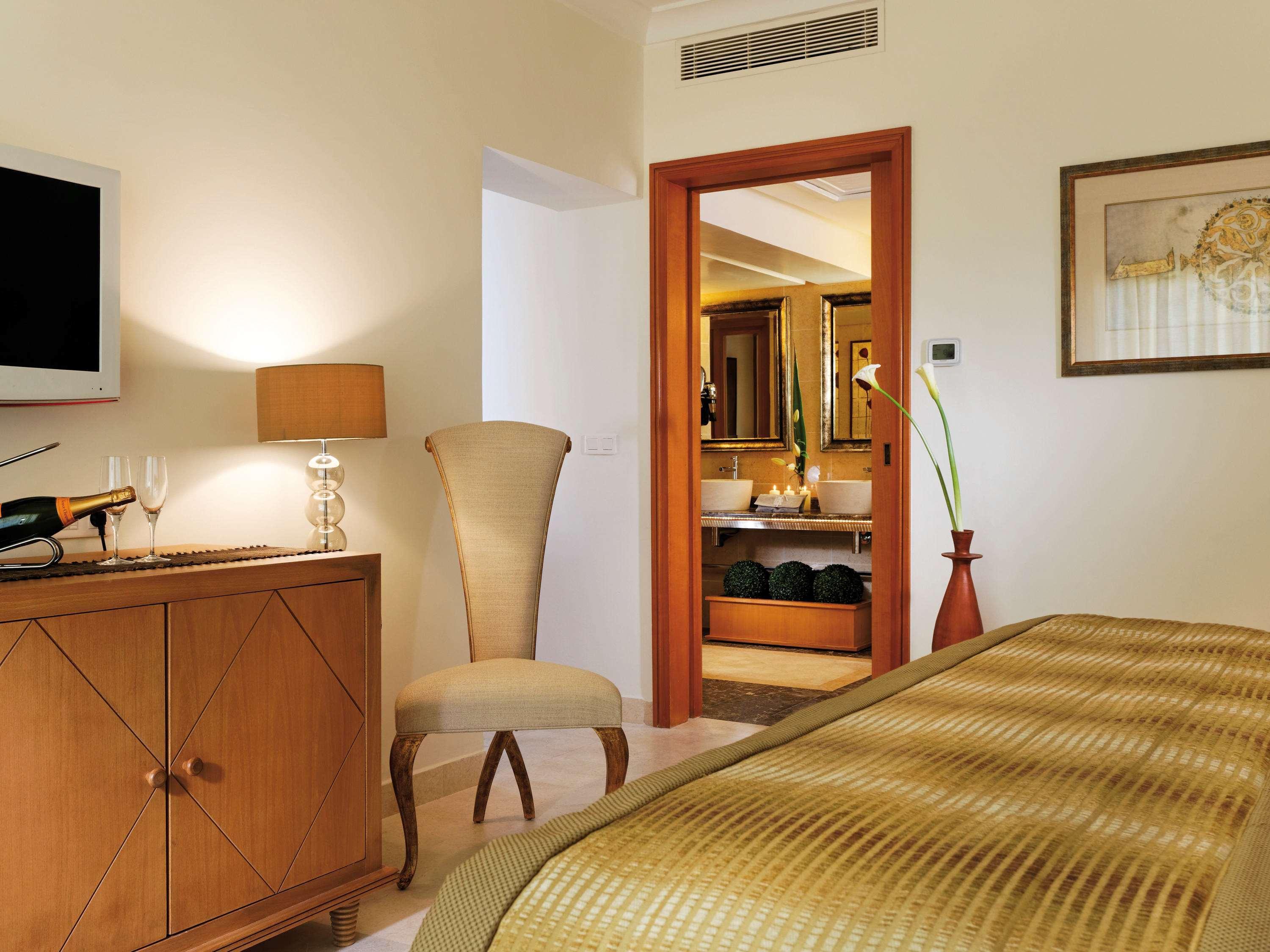Moevenpick Resort & Marine Spa (סוס (עיר מראה חיצוני תמונה A room at the hotel