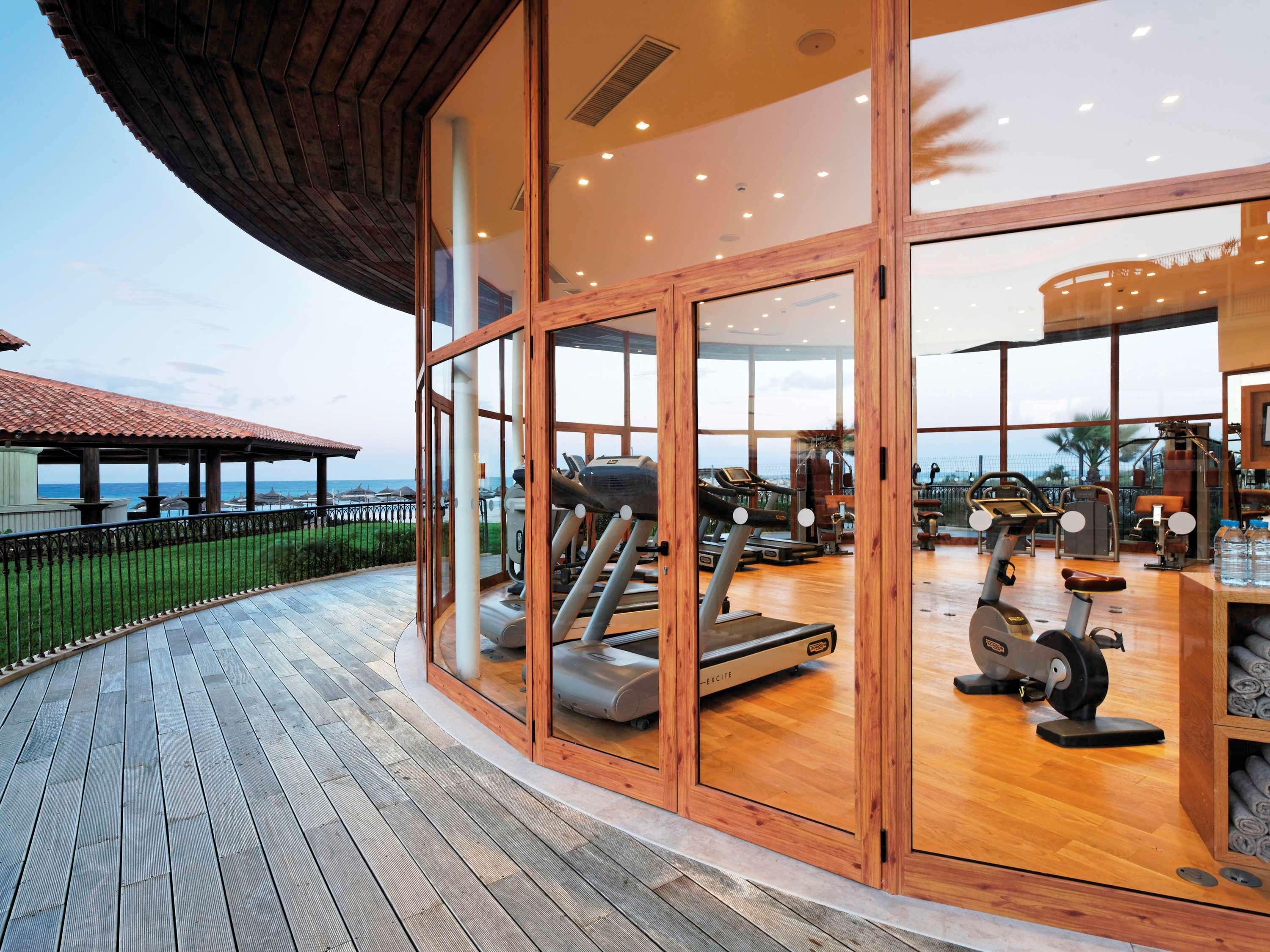 Moevenpick Resort & Marine Spa (סוס (עיר מראה חיצוני תמונה The gym at the InterContinental Resort