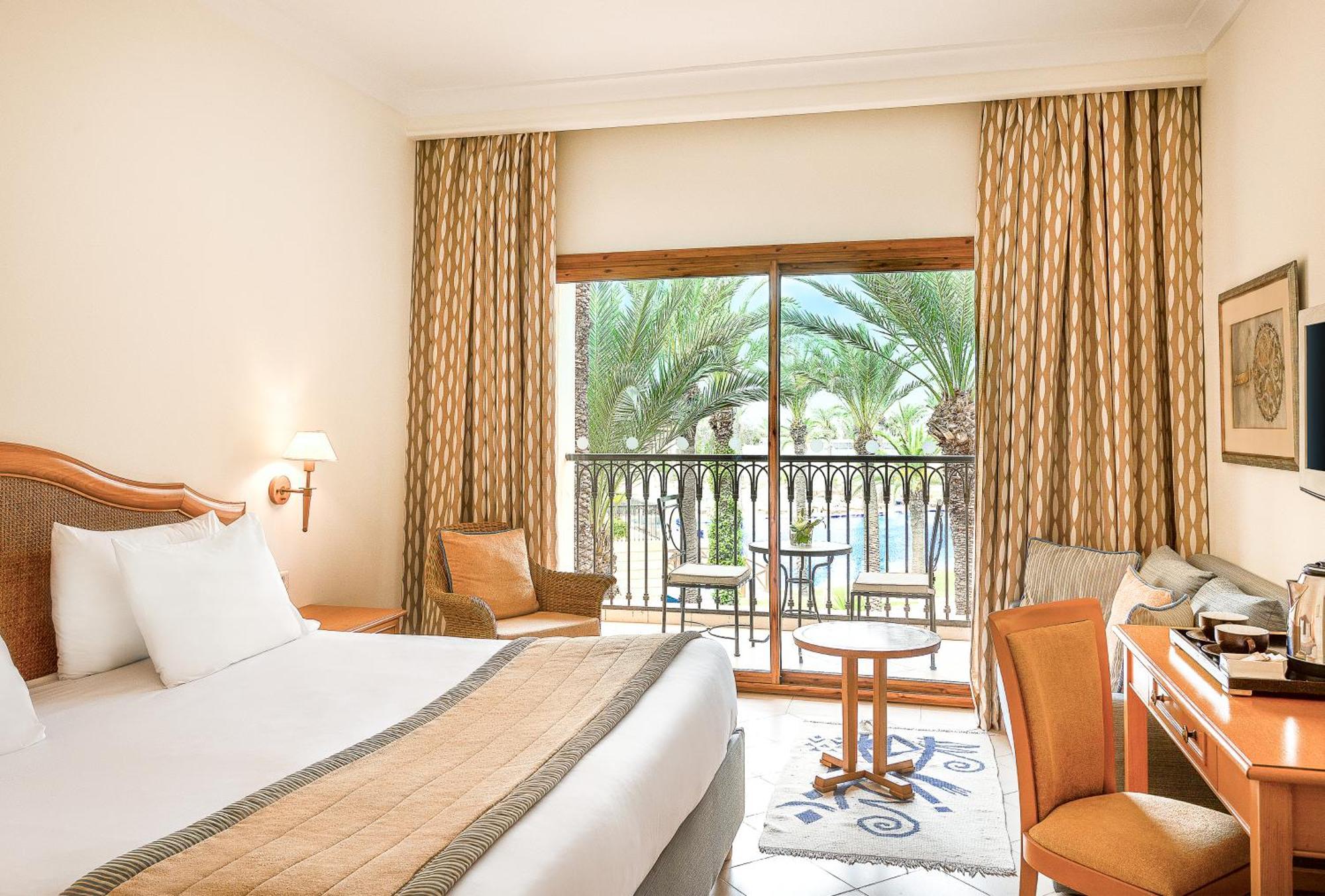 Moevenpick Resort & Marine Spa (סוס (עיר מראה חיצוני תמונה A room at the hotel