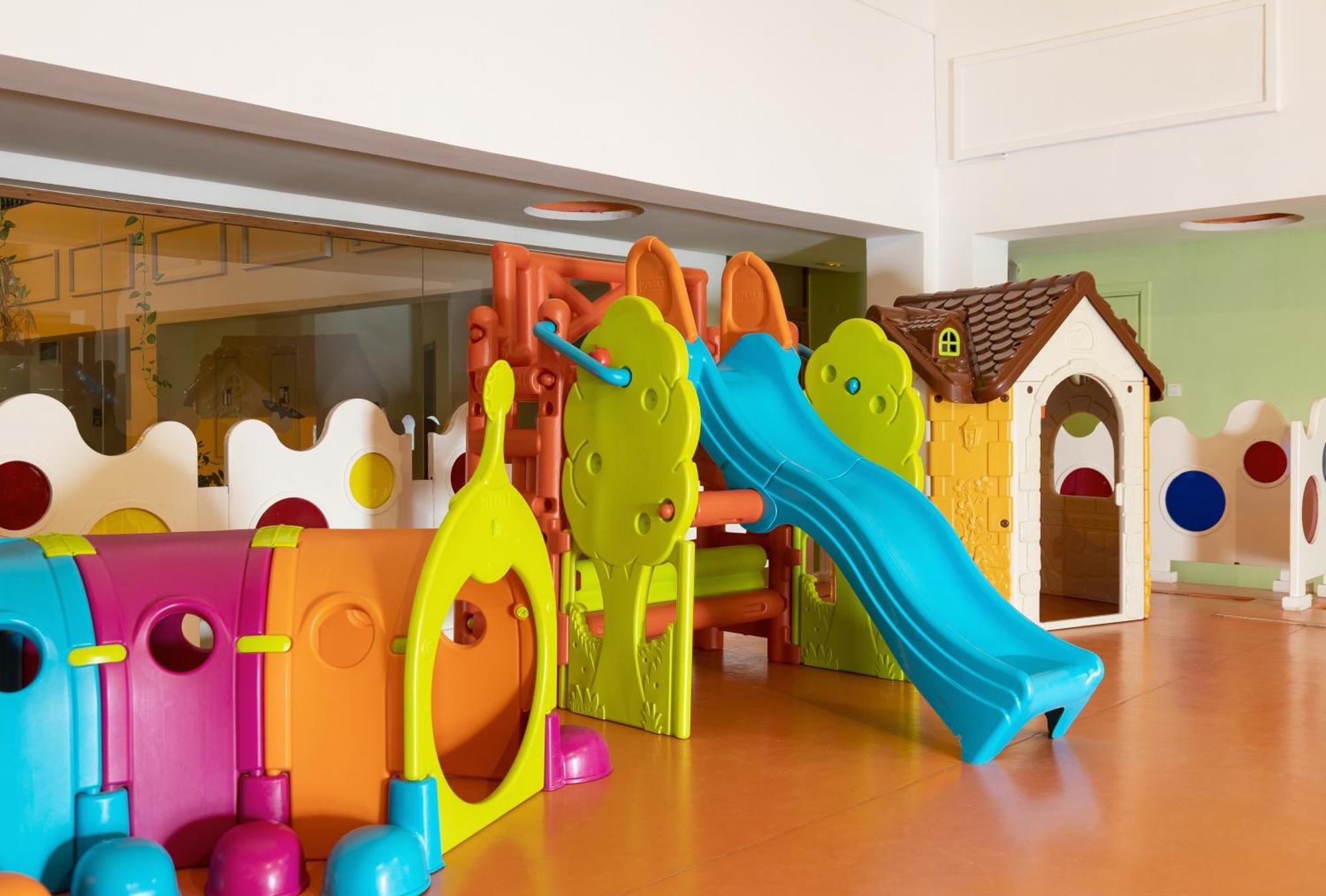 Moevenpick Resort & Marine Spa (סוס (עיר מראה חיצוני תמונה A slide in a playroom