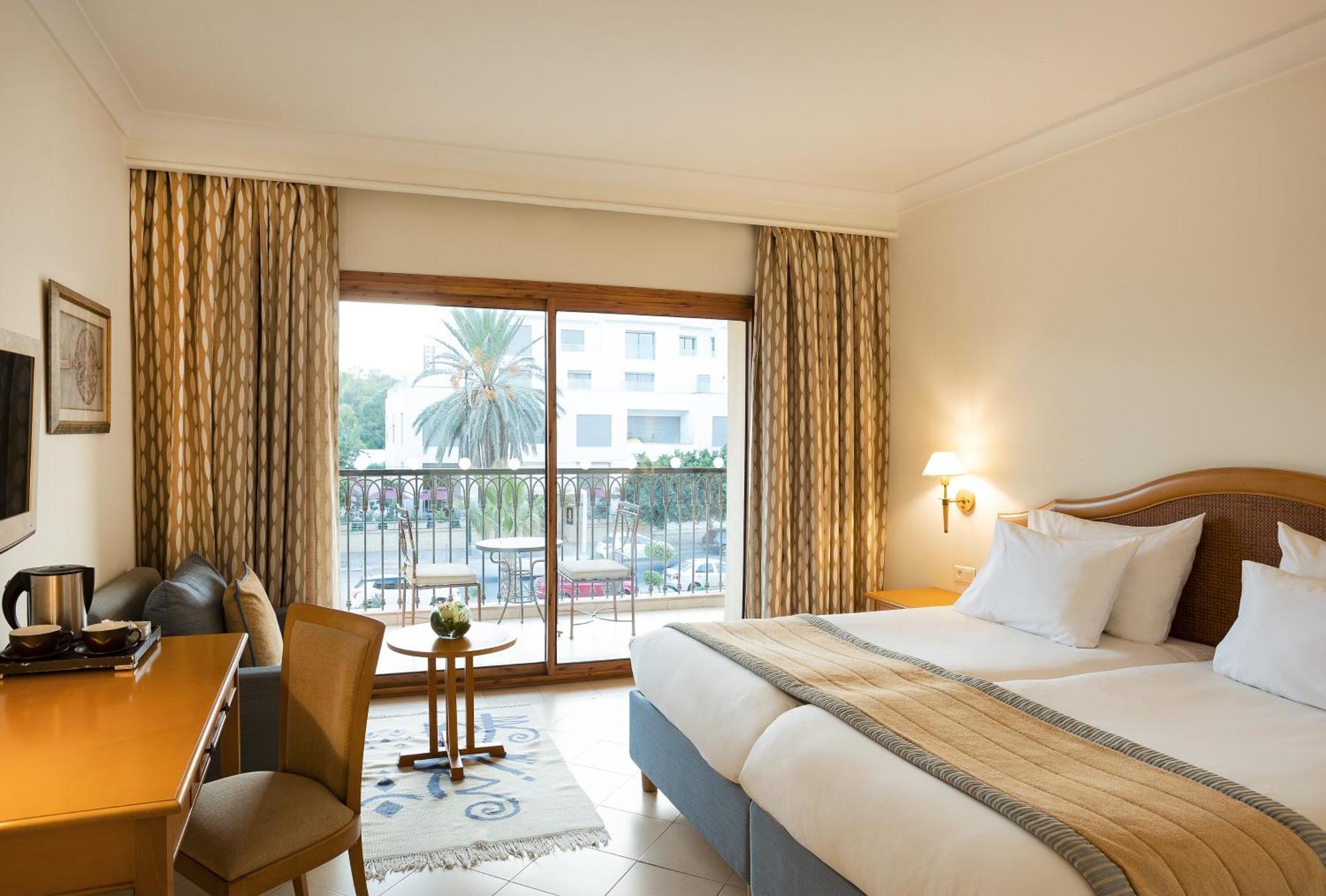 Moevenpick Resort & Marine Spa (סוס (עיר מראה חיצוני תמונה A room at the hotel