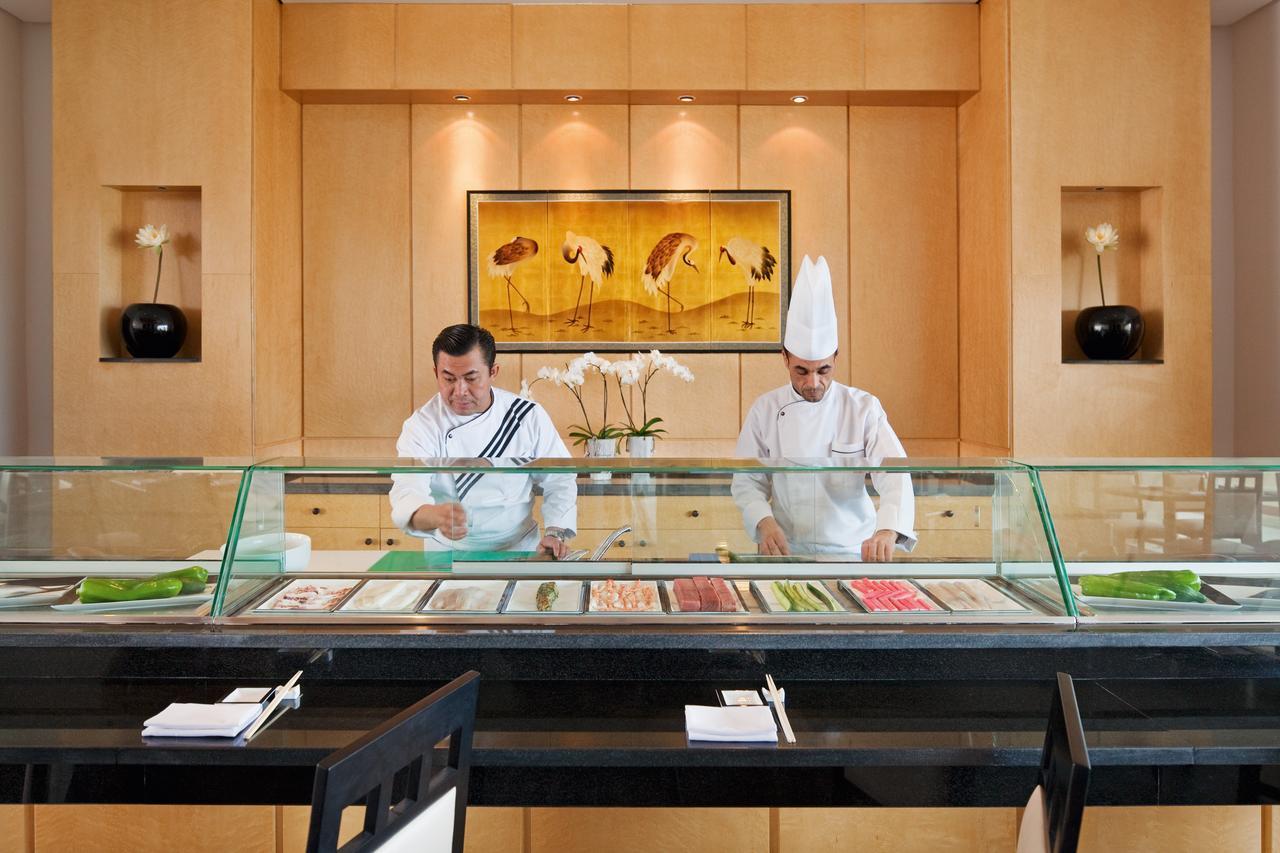 Moevenpick Resort & Marine Spa (סוס (עיר מראה חיצוני תמונה A buffet at the Four Seasons Hotel in Hong Kong